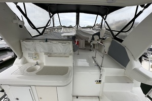 1998 Cruisers Yachts 3650 Aft Cabin thumbnail 15