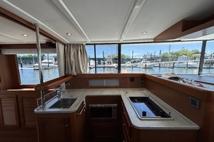 2018 Beneteau 44 Swift Trawler thumbnail 11