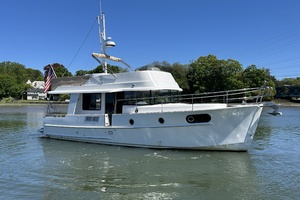 2018 Beneteau 44 Swift Trawler thumbnail 2