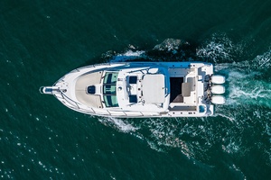 2019 Boston Whaler 345 Conquest thumbnail 6