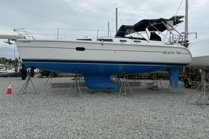 2004 Hunter 36 thumbnail 1