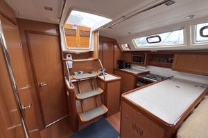 2010 Beneteau thumbnail 16