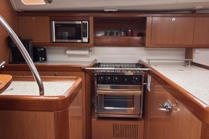 2010 Beneteau thumbnail 18