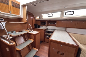 2010 Beneteau thumbnail 17