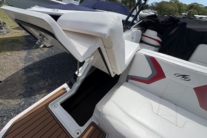 Photo 6107387 for 2013 Monterey M5 Sport Boat  