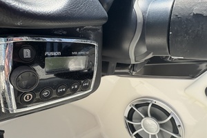 Photo 6107397 for 2013 Monterey M5 Sport Boat  
