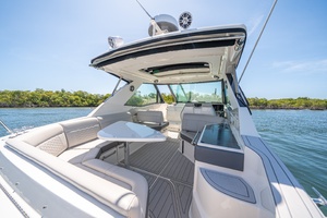 2021 Sea Ray 320 Sundancer thumbnail 11