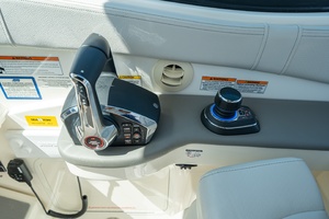 2021 Sea Ray 320 Sundancer thumbnail 24