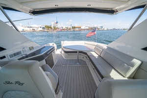 2021 Sea Ray 320 Sundancer thumbnail 15