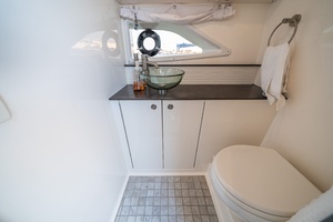 2021 Sea Ray 320 Sundancer thumbnail 37