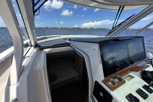 38ft Regal Yacht For Sale
