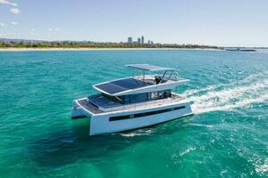 44FT (13.41M) SUNPOWER YACHTS