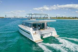 44FT (13.41M) SUNPOWER YACHTS