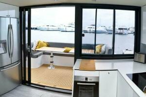 44FT (13.41M) SUNPOWER YACHTS