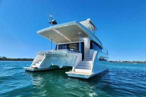 44FT (13.41M) SUNPOWER YACHTS