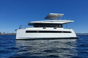 44FT (13.41M) SUNPOWER YACHTS