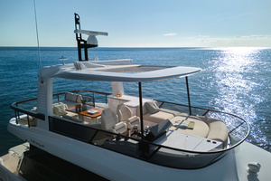 62FT (18.9M) AZIMUT