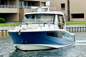 41FT (12.6M) BOSTON WHALER Worth Avenue Yachts
