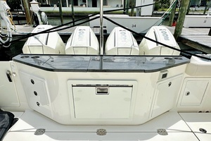 2023 Boston Whaler 405 Conquest thumbnail 10