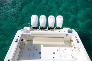 2017 Boston Whaler thumbnail 3