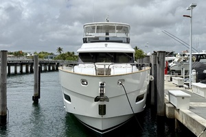 66FT (20.14M) AZIMUT Worth Avenue Yachts