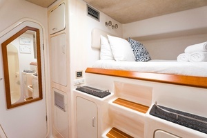 2011 Voyage Yachts 520 thumbnail 38
