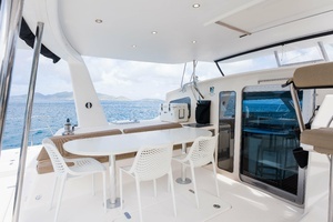 2011 Voyage Yachts 520 thumbnail 16
