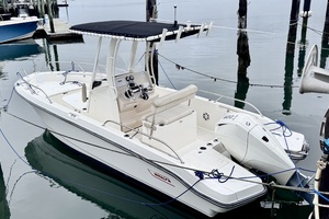 22ft Boston Whaler Yacht For Sale