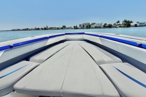 35ft Statement Yacht For Sale