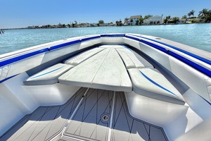 35ft Statement Yacht For Sale