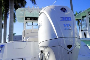 2026 Sea Hunt Ultra 245SE thumbnail 4