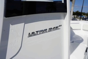 2026 Sea Hunt Ultra 245SE thumbnail 18