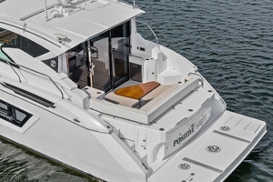 2022 Cruisers Yachts 46 CANTIUS thumbnail 5