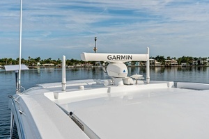 2022 Cruisers Yachts 46 CANTIUS thumbnail 12