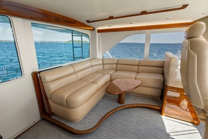 Enclosed Bridge Seating