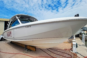 32ft Boston Whaler Yacht For Sale