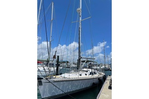 HYLANDER Worth Avenue Yachts