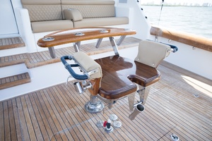Viking 60 DEBS JEM - Cockpit