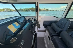 2021 Axopar 37 XC Cross Cabin Brabus thumbnail 32