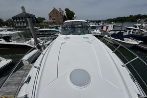 2006 Cruisers Yachts 520 Express thumbnail 28