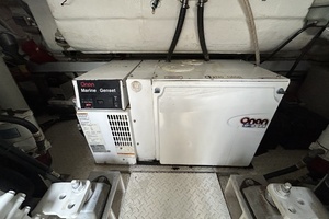 2006 Cruisers Yachts 520 Express thumbnail 32