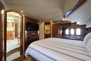2006 Cruisers Yachts 520 Express thumbnail 22