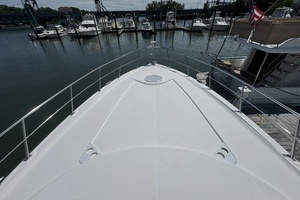 2006 Cruisers Yachts 520 Express thumbnail 29