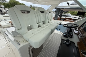 38FT (11.61M) TIARA YACHTS