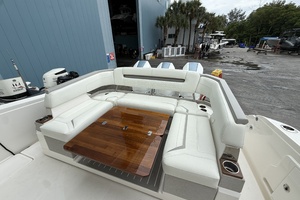 38FT (11.61M) TIARA YACHTS
