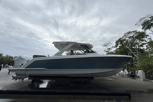 38FT (11.61M) TIARA YACHTS
