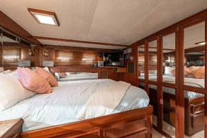 58ft Hatteras Yacht For Sale