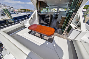 2023 Cruisers Yachts 50 CANTIUS thumbnail 30