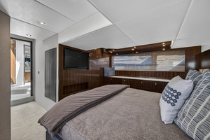 2023 Cruisers Yachts 50 CANTIUS thumbnail 83