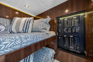 2023 Cruisers Yachts 50 CANTIUS thumbnail 93